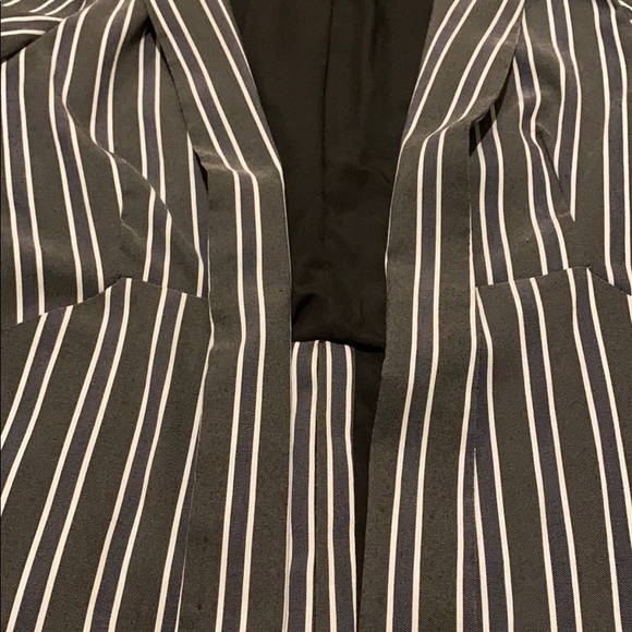SOLD Stripped BCBG open blazer - Picture 4 of 7